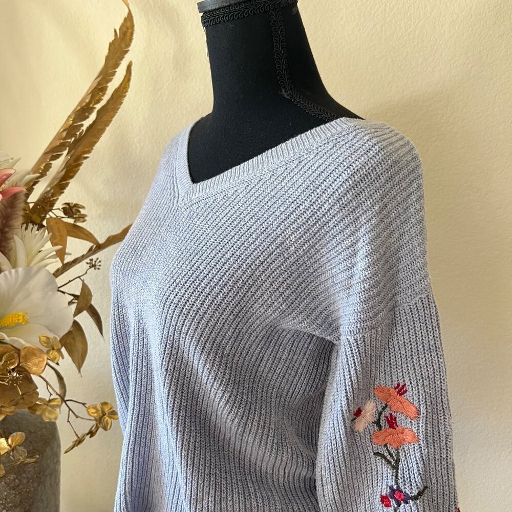 American Eagle Knit Periwinkle Top with Embroidered Floral Print On Bell Sleeves - Picture 4 of 10